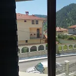 къща томови Девин