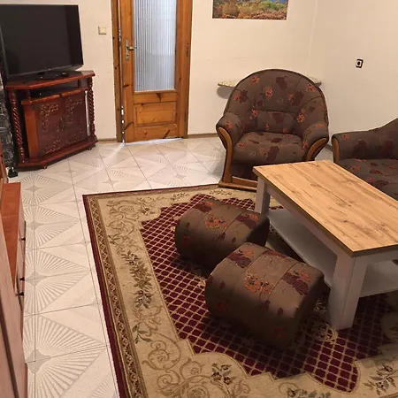 къща томови Guest house