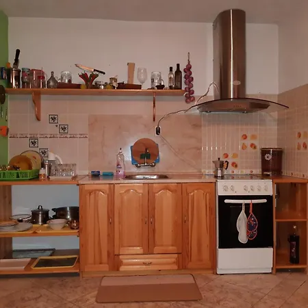 къща томови Guest house *