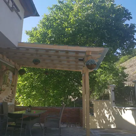 къща томови Gasthof Dewin