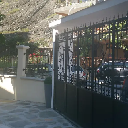 къща томови * Dewin