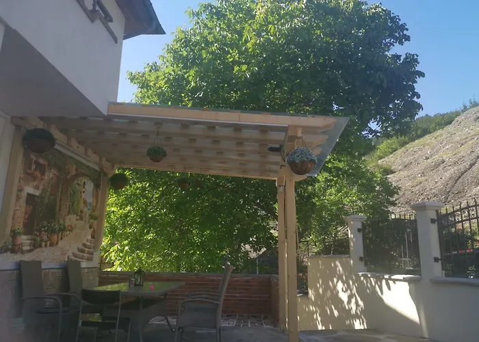 къща томови Gasthof Dewin